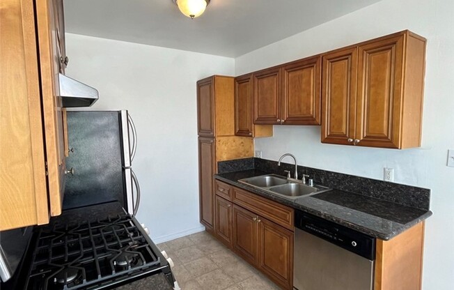 1 bed, 1 bath, 694 sqft, $3,900, Unit 15