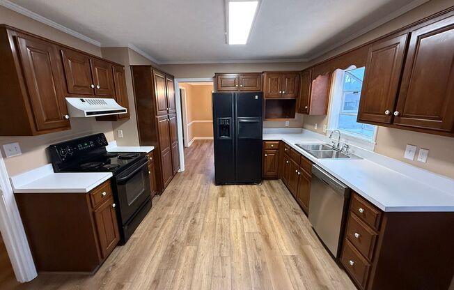 4 beds, 2.5 baths, $2,200, Unit 119 Rolling Oaks Dr