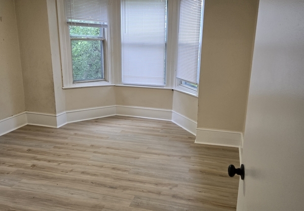 1306 W HUNTING PARK AVE