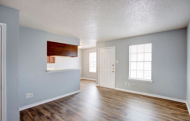 313 Queens Ct S 4-plex