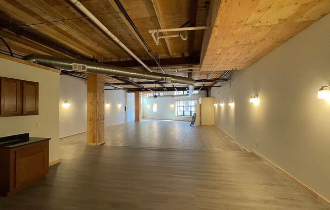 1 bed, 1 bath, 1,350 sqft, $1,700, Unit 1104