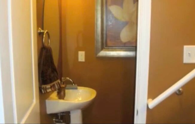 TOWNHOUSE FOR RENT!