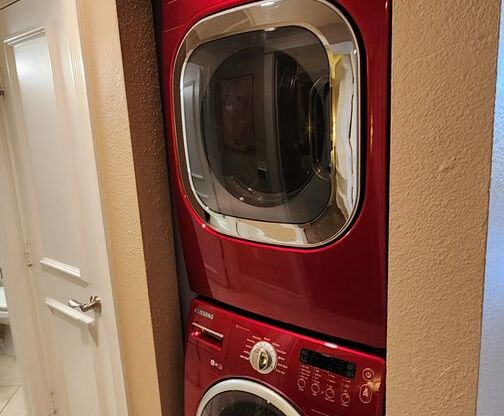 2 beds, 2 baths, $2,000, Unit # 326