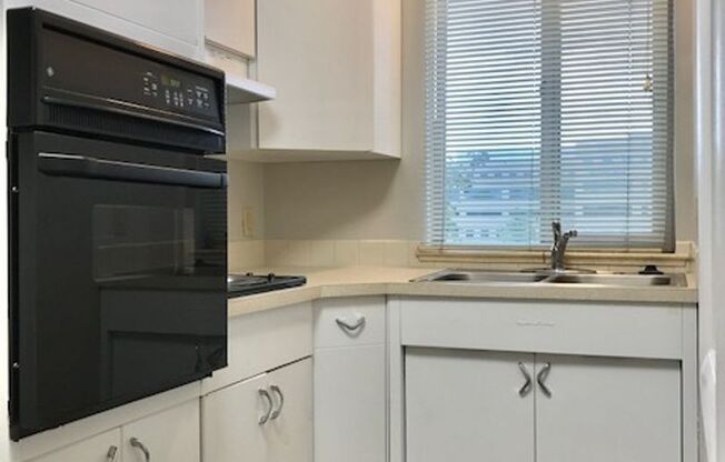 1 bed, 1 bath, 727 sqft, $1,475