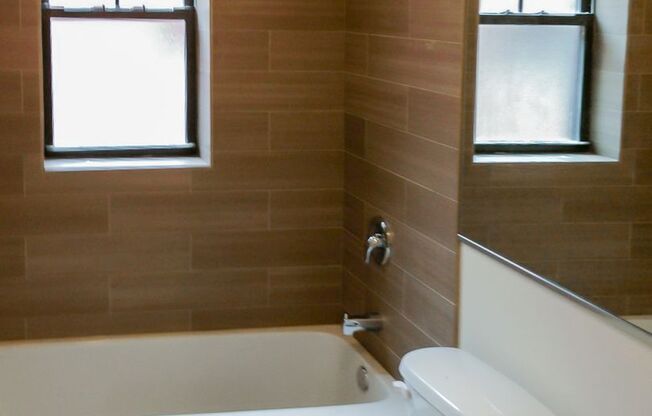 3 beds, 1 bath, 1,240 sqft, $3,550, Unit 1819L-2