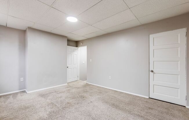 2 beds, 1 bath, $1,200, Unit Apt 2 (Top)