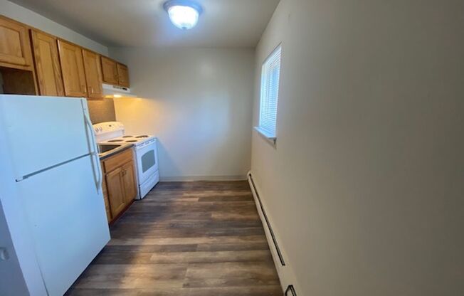 Studio, 1 bath, 375 sqft, $1,025, Unit A09