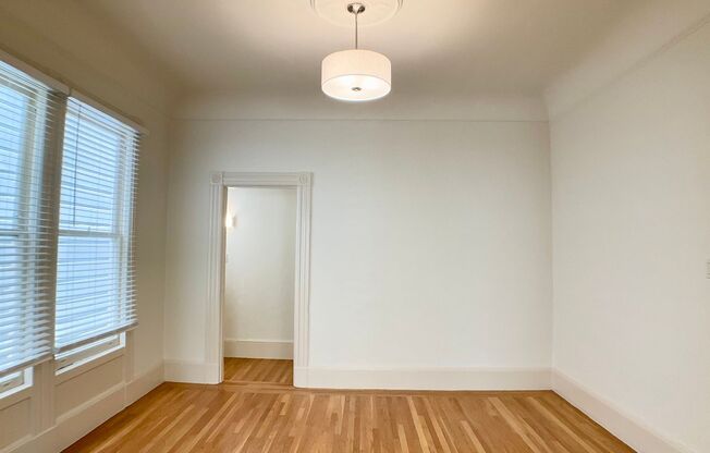 3BR/2BA W/ Remodeled Kitchen. DISHWASHER! IN-UNIT LAUNDRY! PARKING!