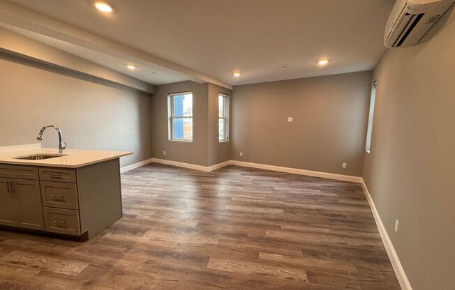 2 beds, 1 bath, 820 sqft, $2,800, Unit 214