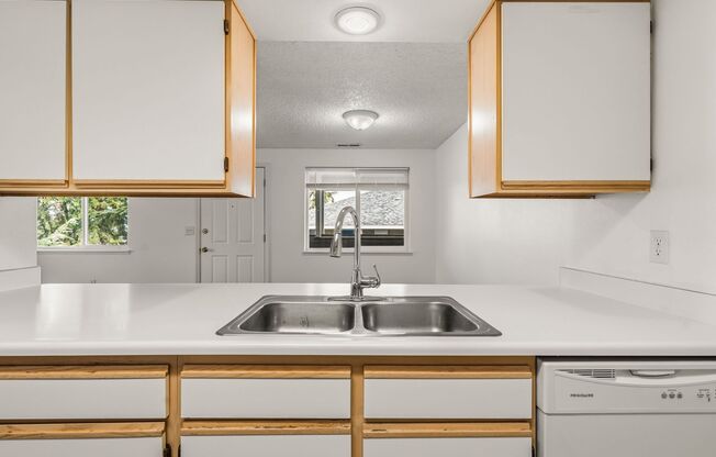 2 beds, 2 baths, 1,000 sqft, $1,450, Unit 30