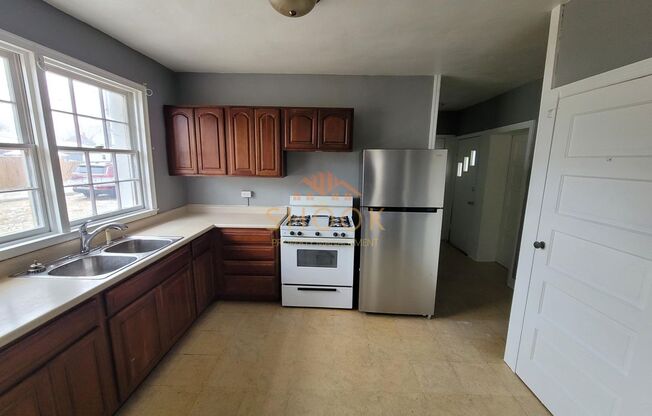 3 beds, 1 bath, $1,350