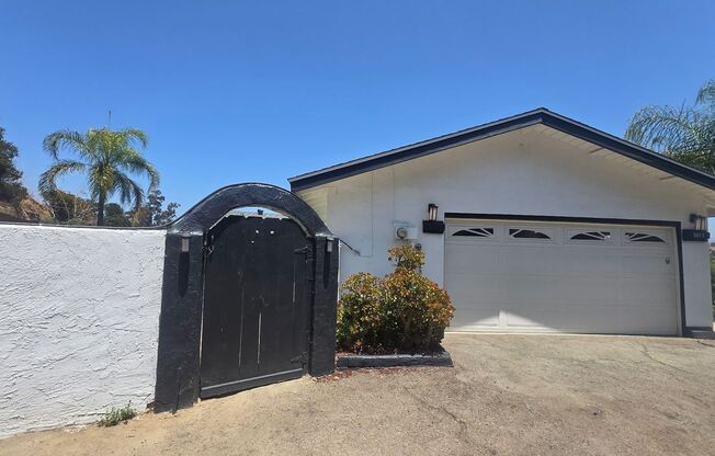 House FOR RENT in Bonita!! Pool and views.