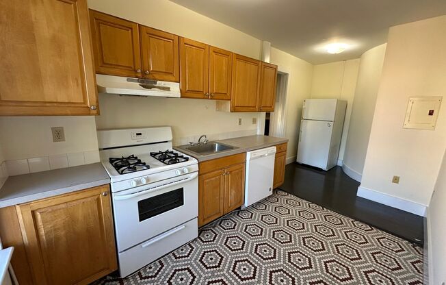 3 beds, 1 bath, 1,200 sqft, $3,995, Unit 13