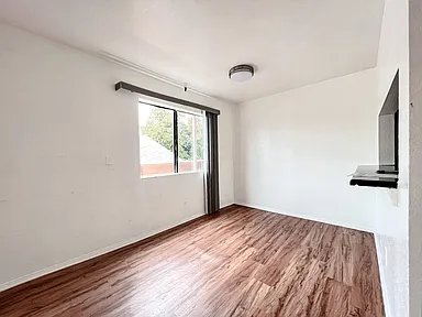 14746 Delano St Apt 1