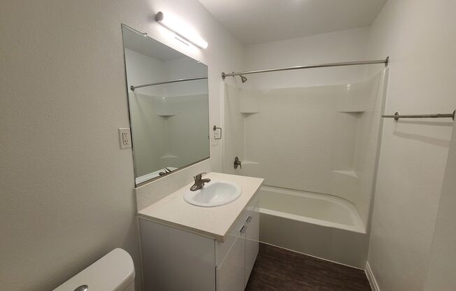 2 beds, 1 bath, 950 sqft, $3,120, Unit 1720-15