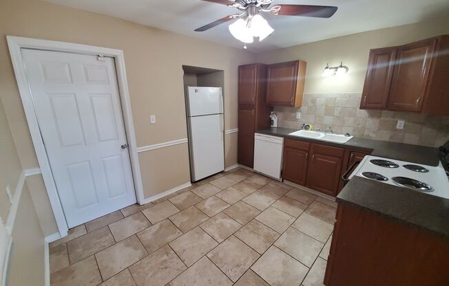 2 beds, 1 bath, $1,775