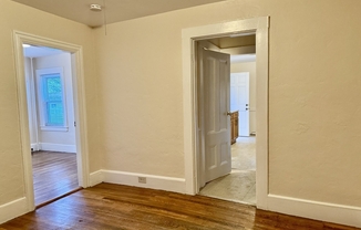 1 bed, 1 bath, 600 sqft, $1,600, Unit 1R