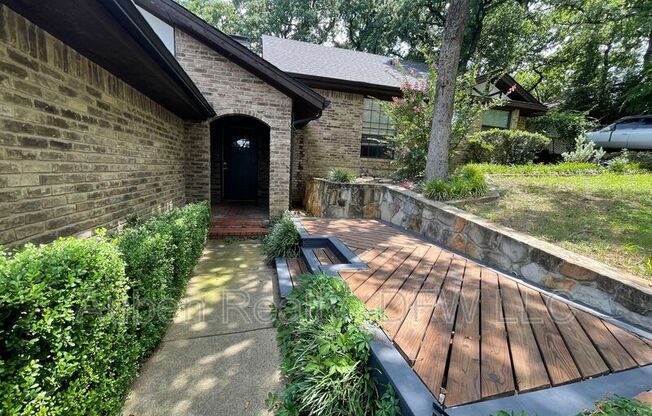 2100 TWIN ELMS DR