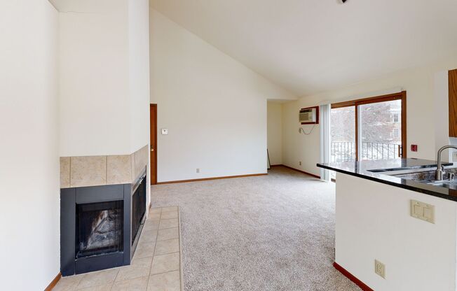 2 beds, 2 baths, 950 sqft, $1,725, Unit 7633CC