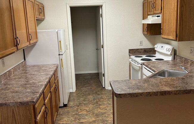 2 beds, 2 baths, 957 sqft, $1,015, Unit 31