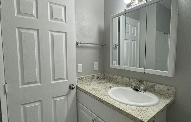 2 beds, 1 bath, 840 sqft, $1,350, Unit 717