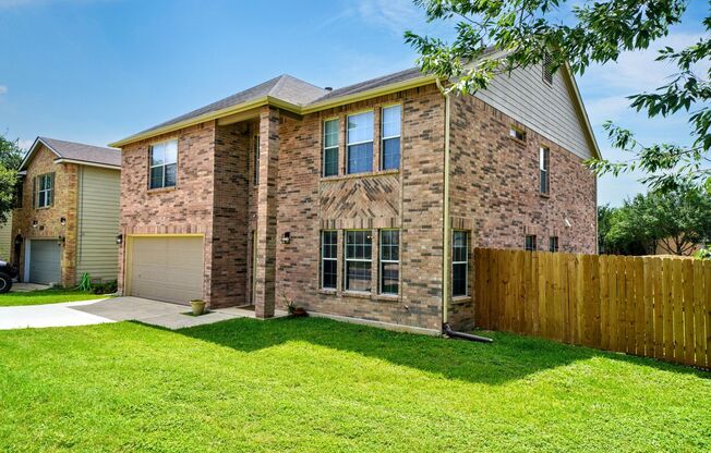 Stunning 4-Bedroom, 2.5-Bathroom Home in Live Oak - Realtor Commission: $500