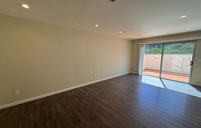 Spacious 4-Bed Townhome in the Heart of Clairemont!