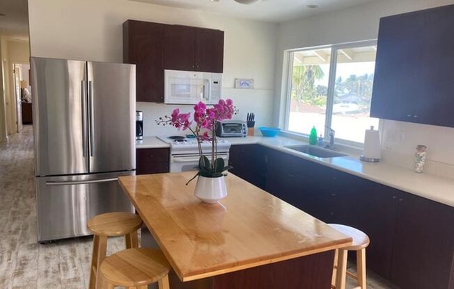 Charming Island Retreat – 3BR/2BA Home A BLOCK FROM THE OCEAN!