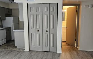 2 beds, 1 bath, $795, Unit 1412