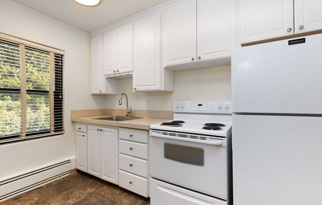 1 bed, 1 bath, 700 sqft, $1,595, Unit B306