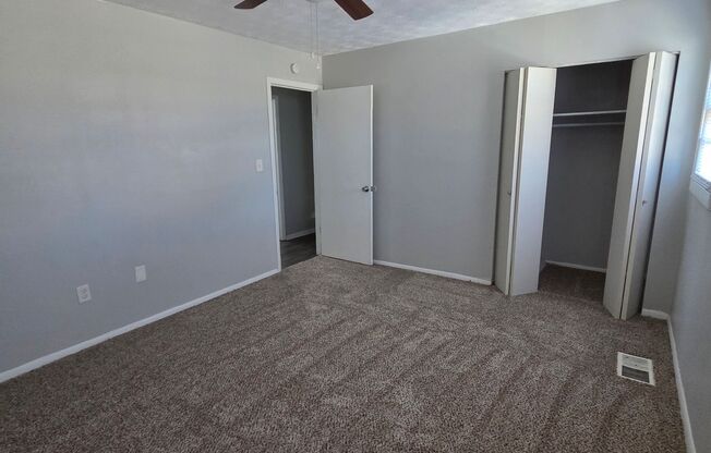 2 beds, 1 bath, 950 sqft, $875, Unit 38