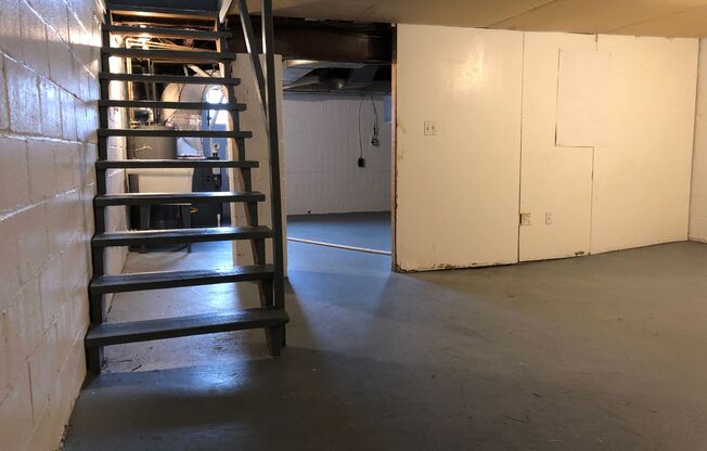 3 beds, 1 bath, 1,500 sqft, $1,300, Unit 1614-00