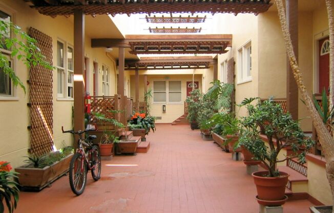 Nice 1-bedroom apartment with modern fixtures and appliances