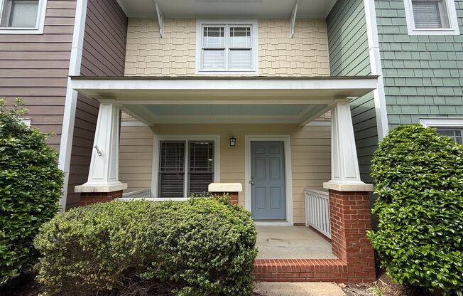 Charming 2BD, 2.5BA Apex Townhome in a Prime Location Near Downtown and Shopping