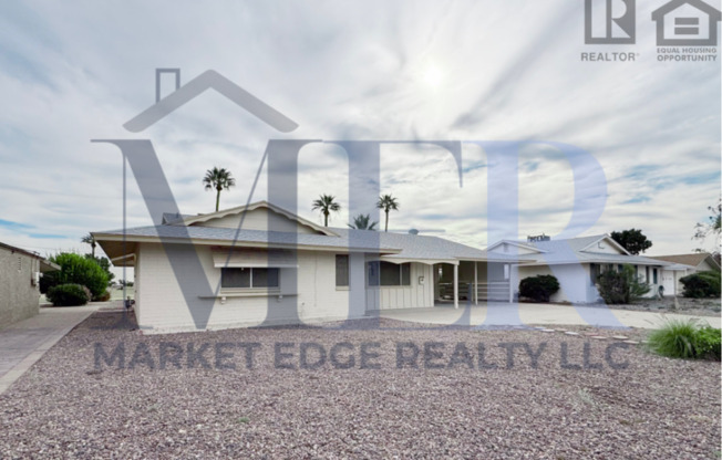 2Bed/2Bath House in Sun City on Golf Course! Ready for Immediate Move-In!