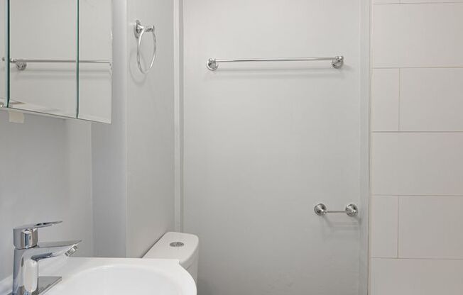 2 beds, 1 bath, 430 sqft, $2,100, Unit 2E