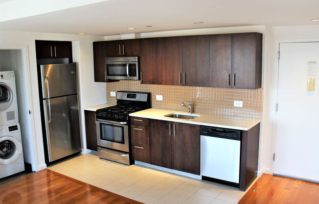 1 bed, 1 bath, 673 sqft, $3,600