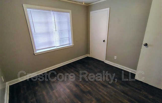 838 LEON PL