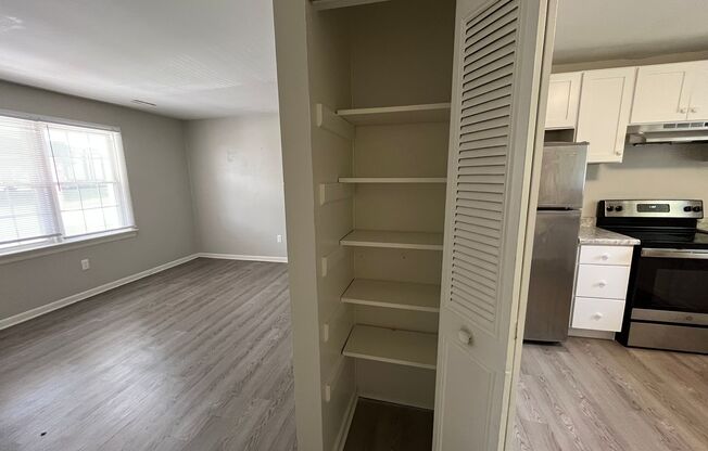2 beds, 1 bath, 800 sqft, $899, Unit 106
