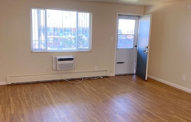 2 beds, 1 bath, 832 sqft, $1,725, Unit 219