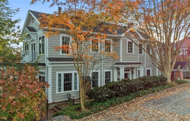 4 ANSLEY DR NE