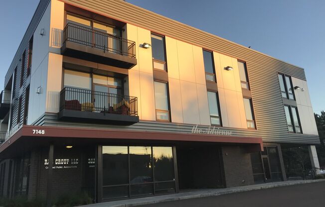 Architecturally Significant High End Unit-Superb Rooftop Deck too