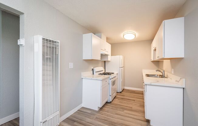 2 beds, 1 bath, 880 sqft, $1,450, Unit 96-4