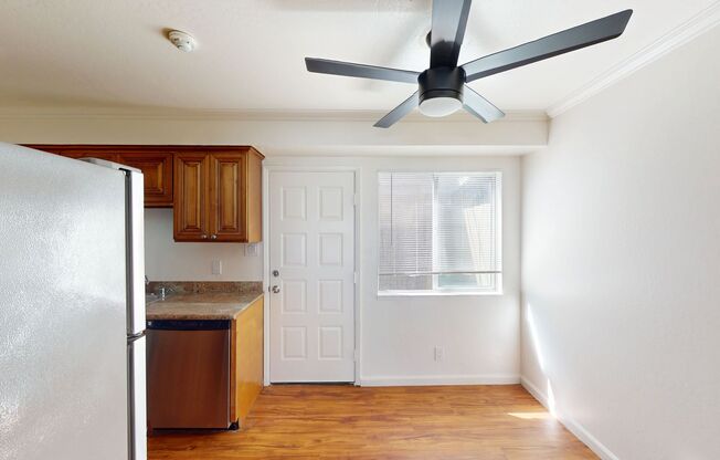 2 beds, 1 bath, 749 sqft, $2,345, Unit 623-4