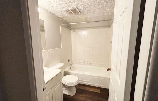 1 bed, 1 bath, 560 sqft, $825, Unit 611-11