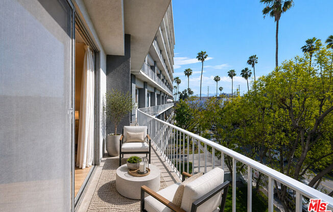 1 bed, 2 baths, 737 sqft, $3,150, Unit 424