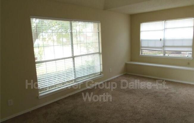 421 SURREY PL