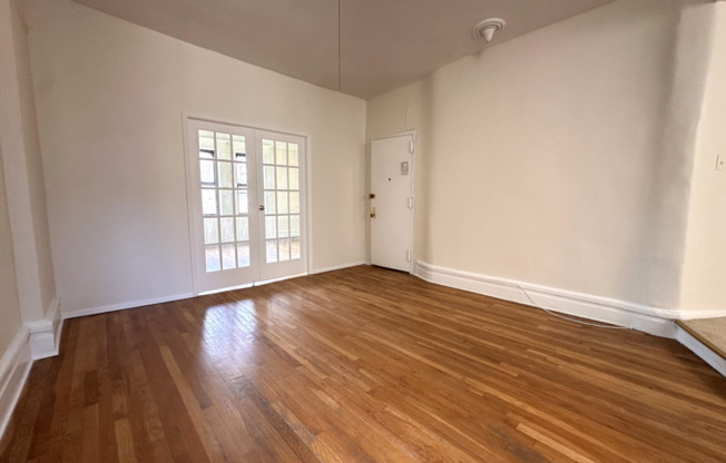 520 W 123 ST