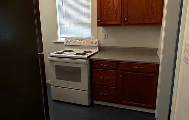 2 beds, 1 bath, $2,200