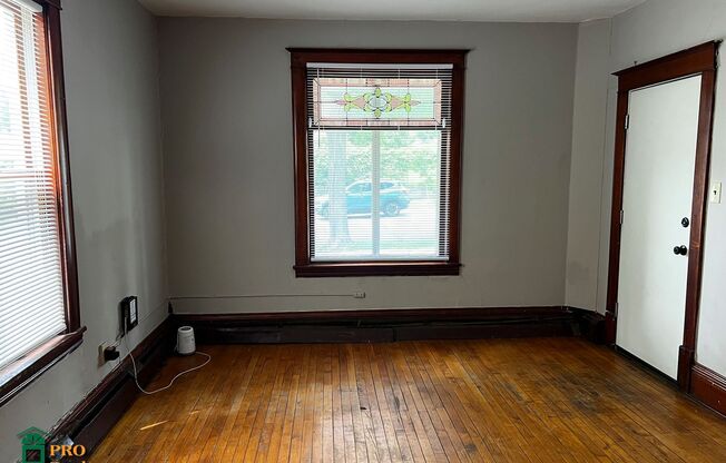 260 Irving Ave N #1